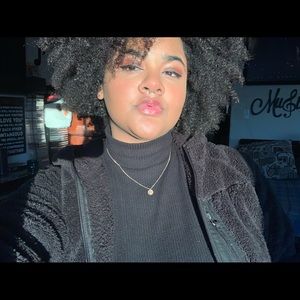 Meet your Posher, Amina